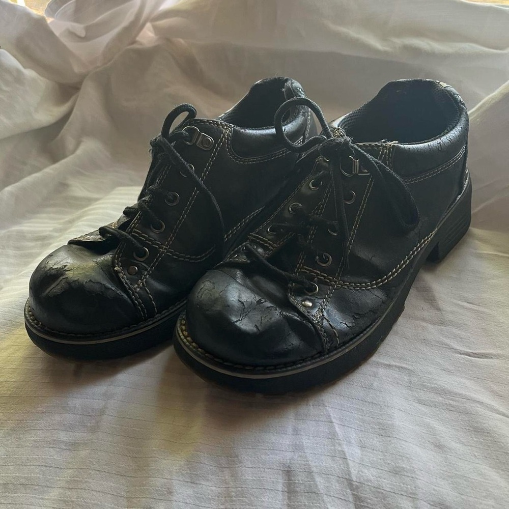 Vintage 90s No Boundaries black lace up oxfords with a small chunky platform